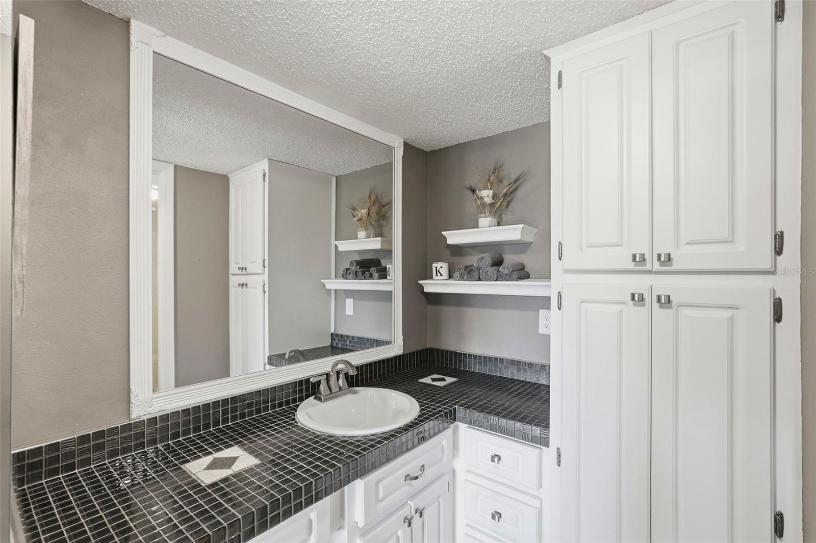 1060 PINELLAS BAYWAY S #204, TIERRA VERDE, FL, 33715