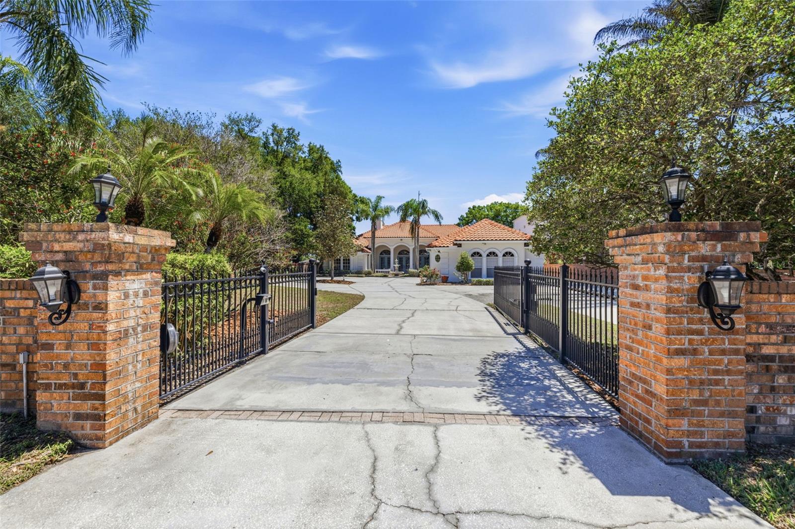 1810 W BEARSS AVE, TAMPA, FL, 33613