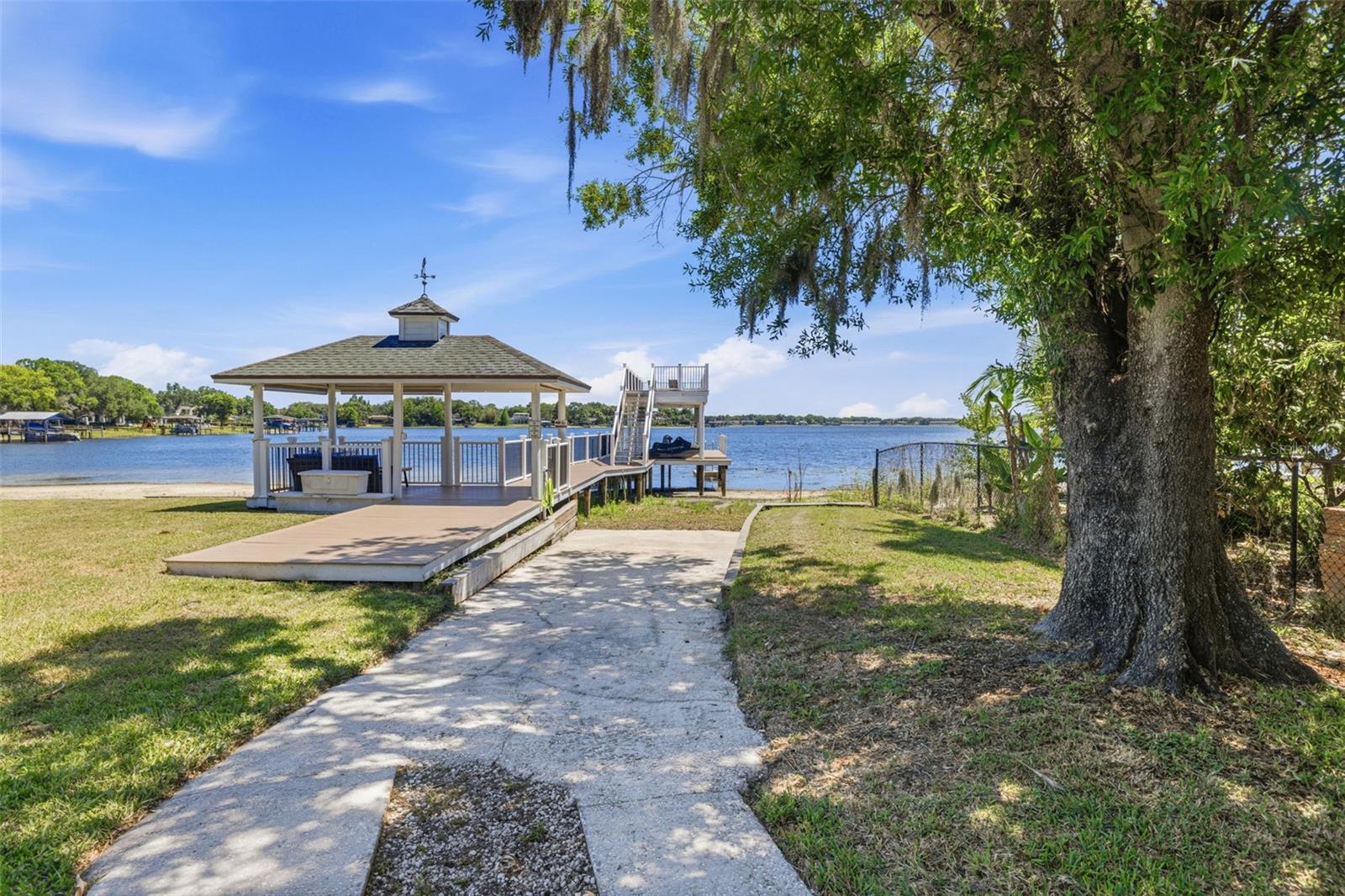 1810 W BEARSS AVE, TAMPA, FL, 33613