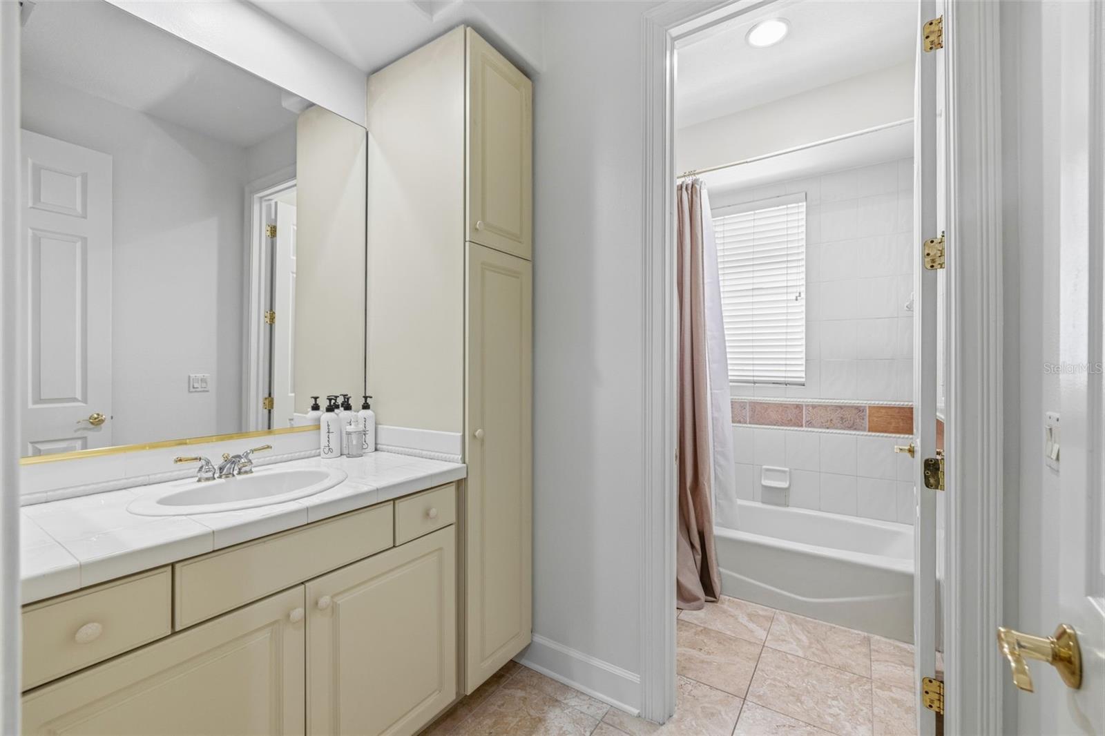1810 W BEARSS AVE, TAMPA, FL, 33613