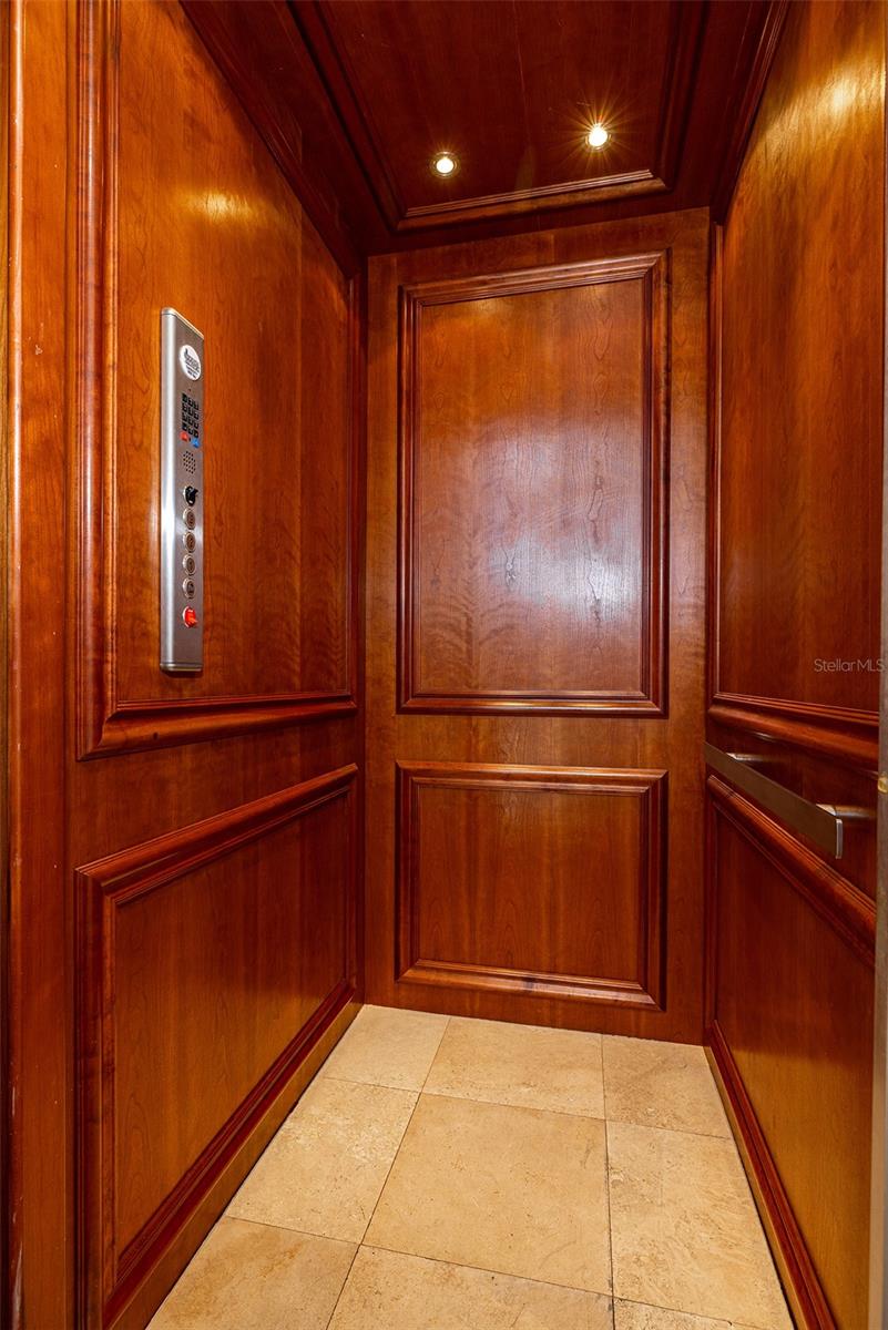 821 BAY POINT DR, MADEIRA BEACH, FL, 33708