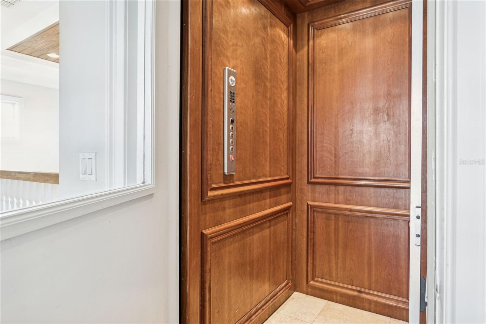 821 BAY POINT DR, MADEIRA BEACH, FL, 33708