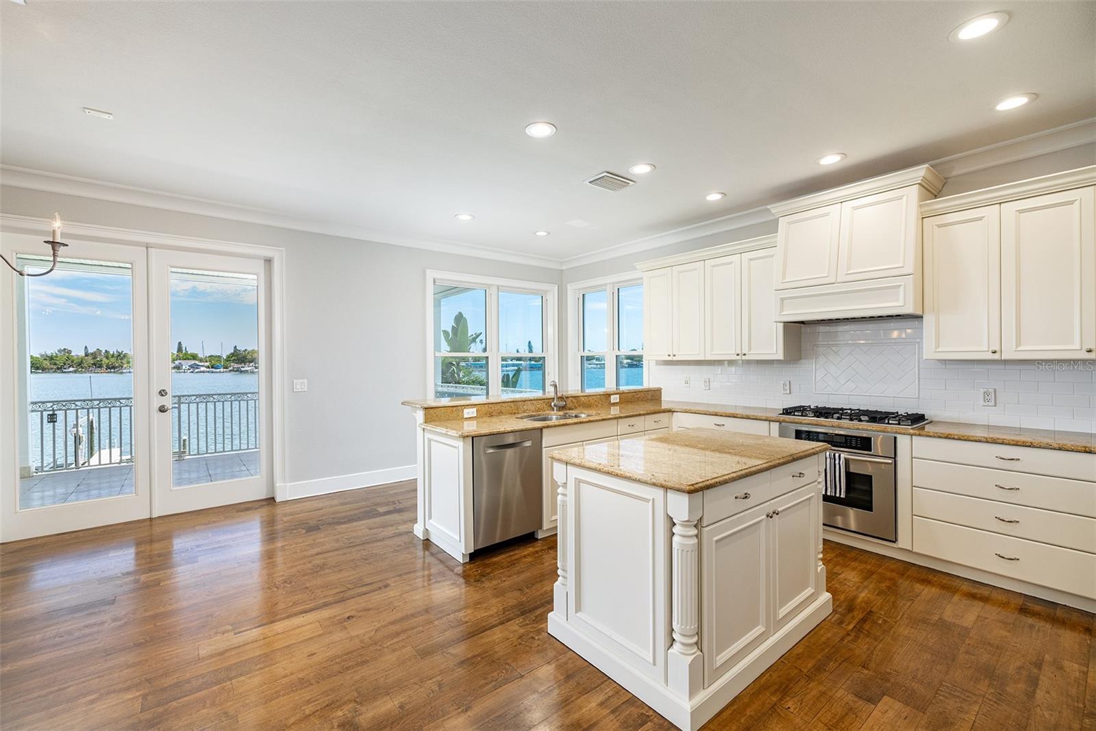 821 BAY POINT DR, MADEIRA BEACH, FL, 33708