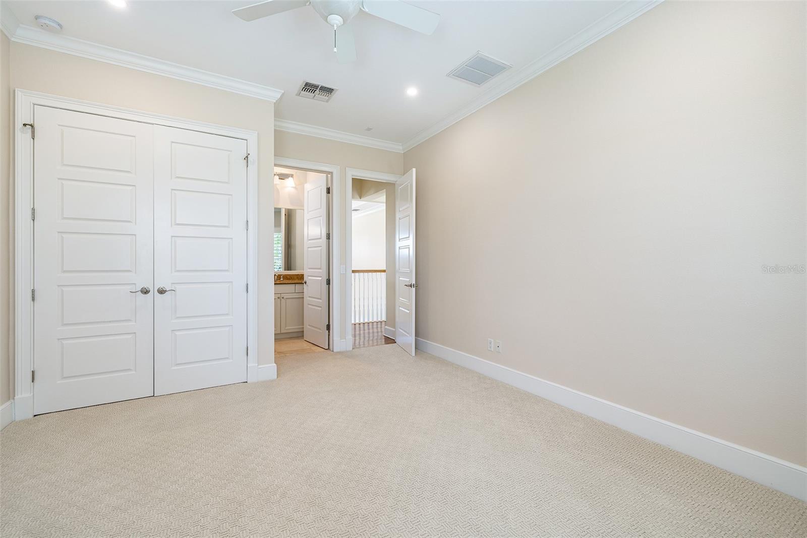 821 BAY POINT DR, MADEIRA BEACH, FL, 33708