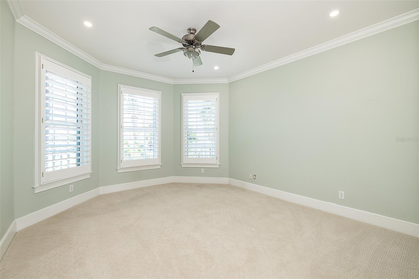 821 BAY POINT DR, MADEIRA BEACH, FL, 33708