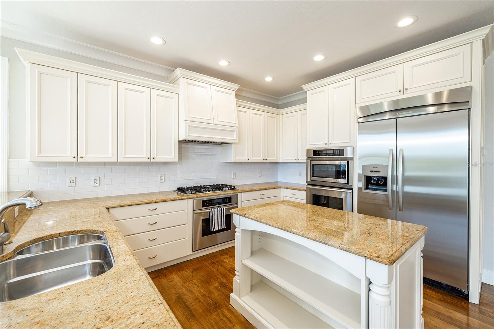 821 BAY POINT DR, MADEIRA BEACH, FL, 33708