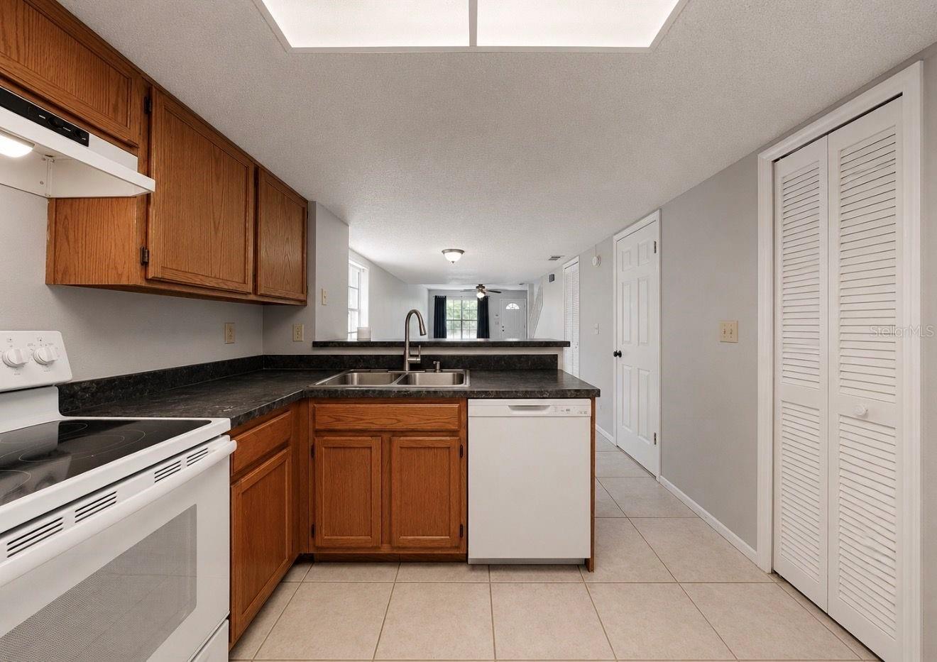 2316 FLETCHERS POINT CIR, TAMPA, FL, 33613