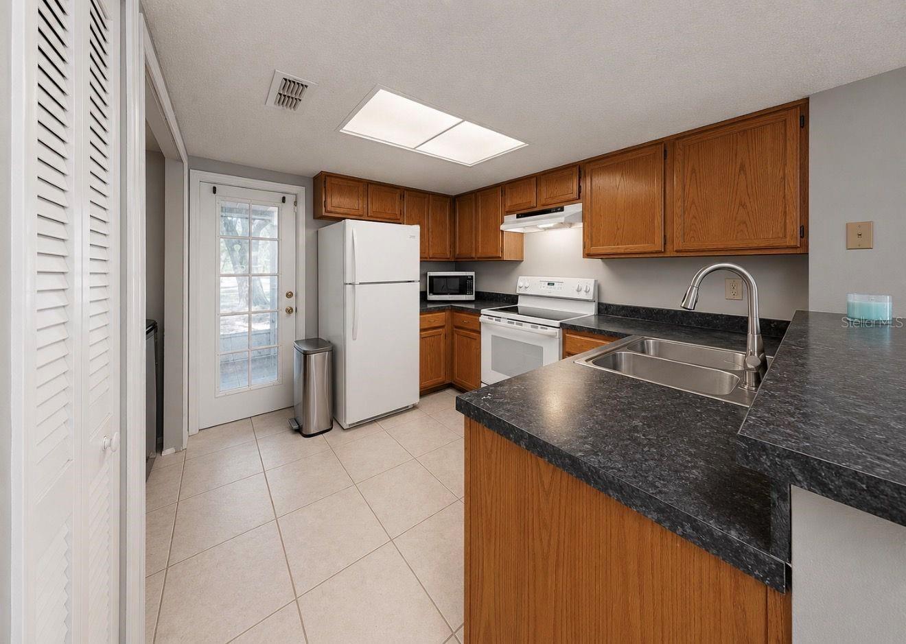 2316 FLETCHERS POINT CIR, TAMPA, FL, 33613