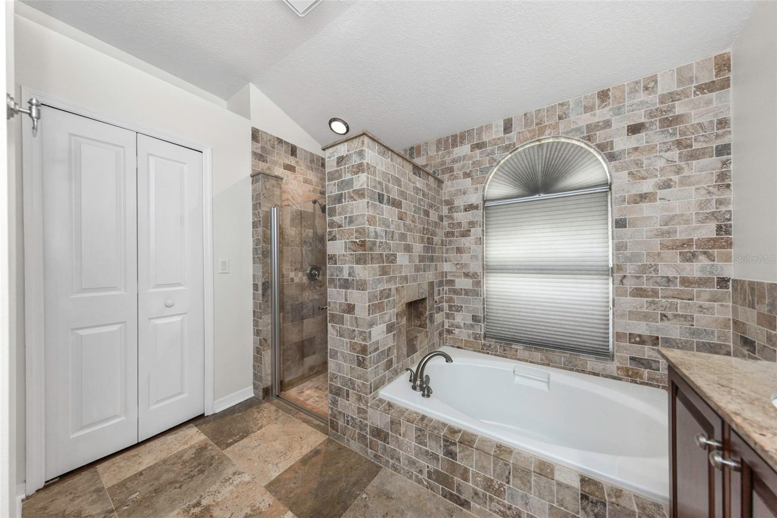 15002 ROCKY LEDGE DR, TAMPA, FL, 33625