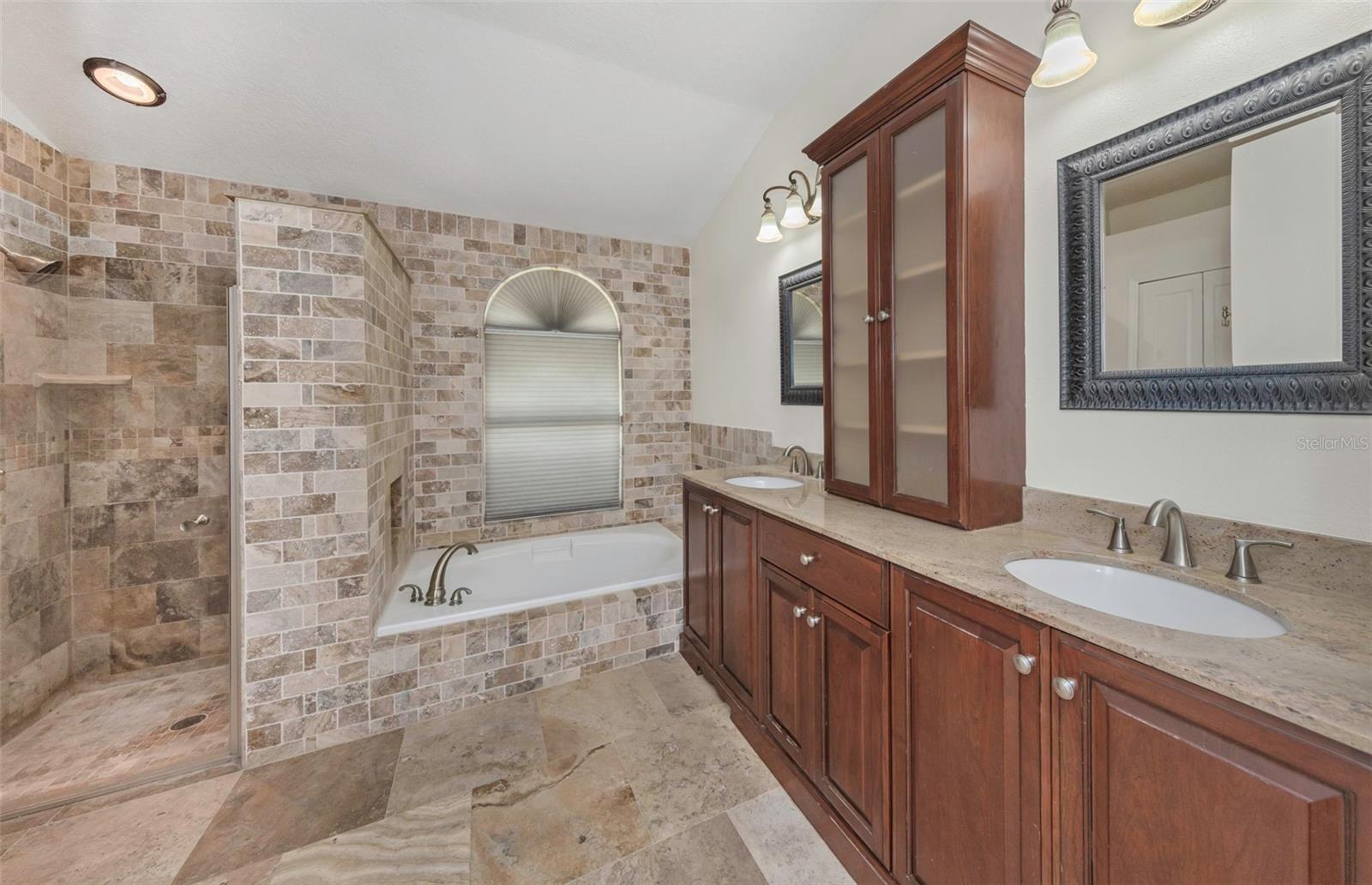 15002 ROCKY LEDGE DR, TAMPA, FL, 33625