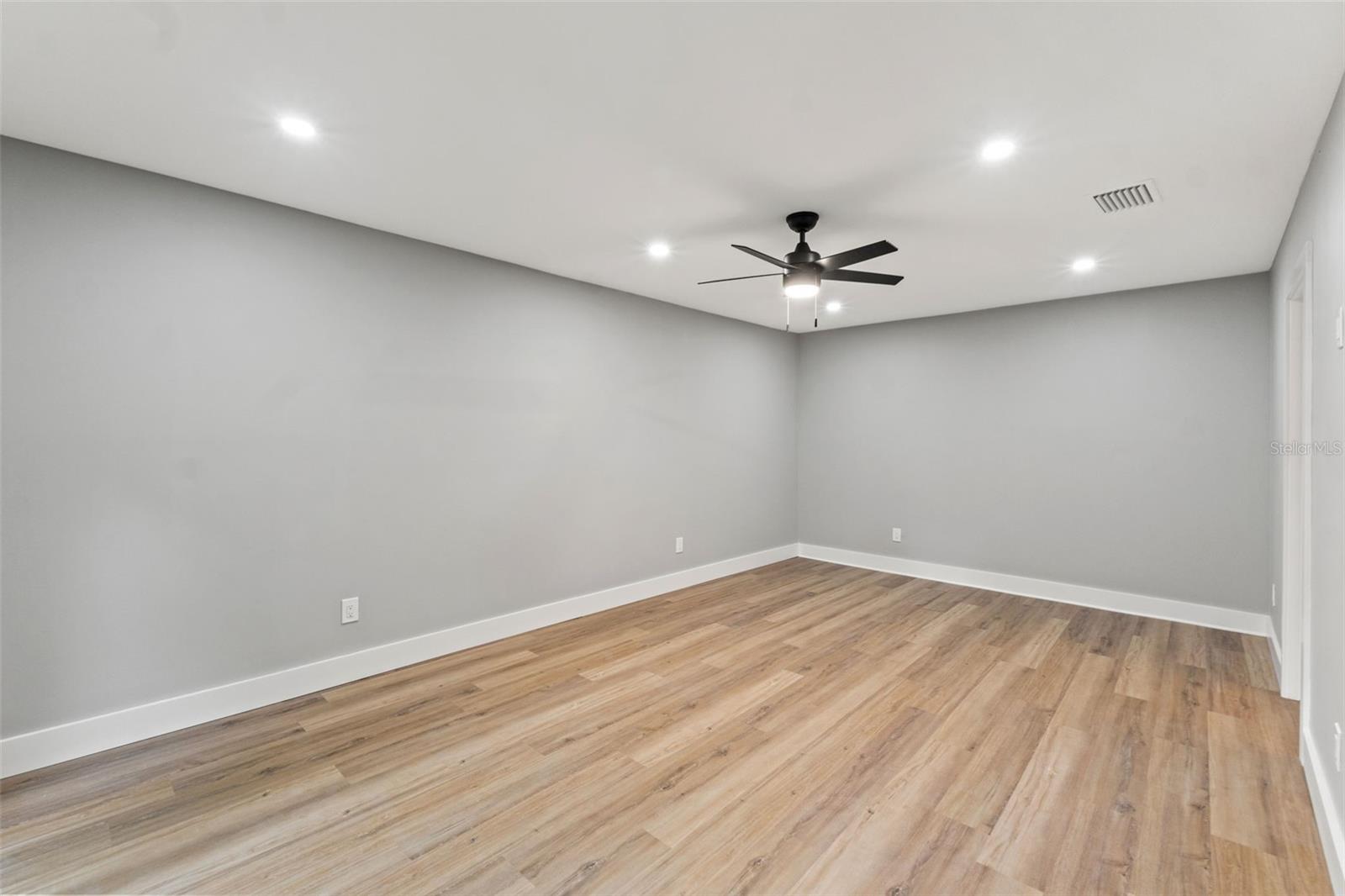 1715 N ALEXANDER RD, TAMPA, FL, 33603