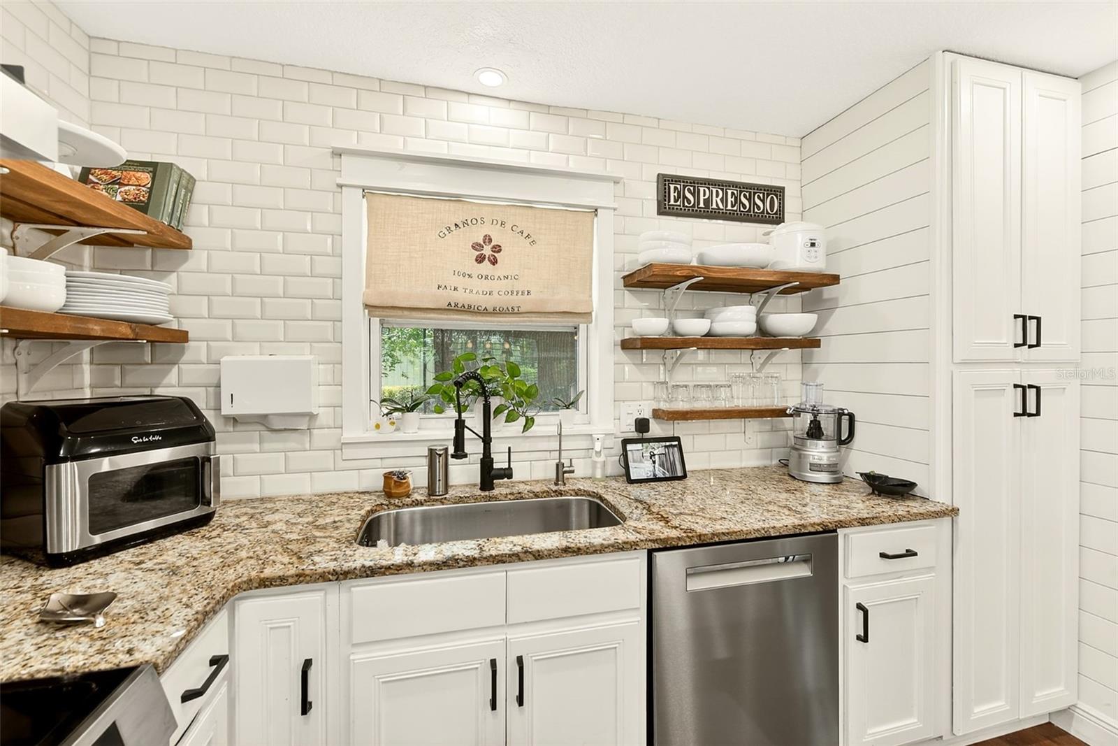 175 RIVIERE RD, PALM HARBOR, FL, 34683