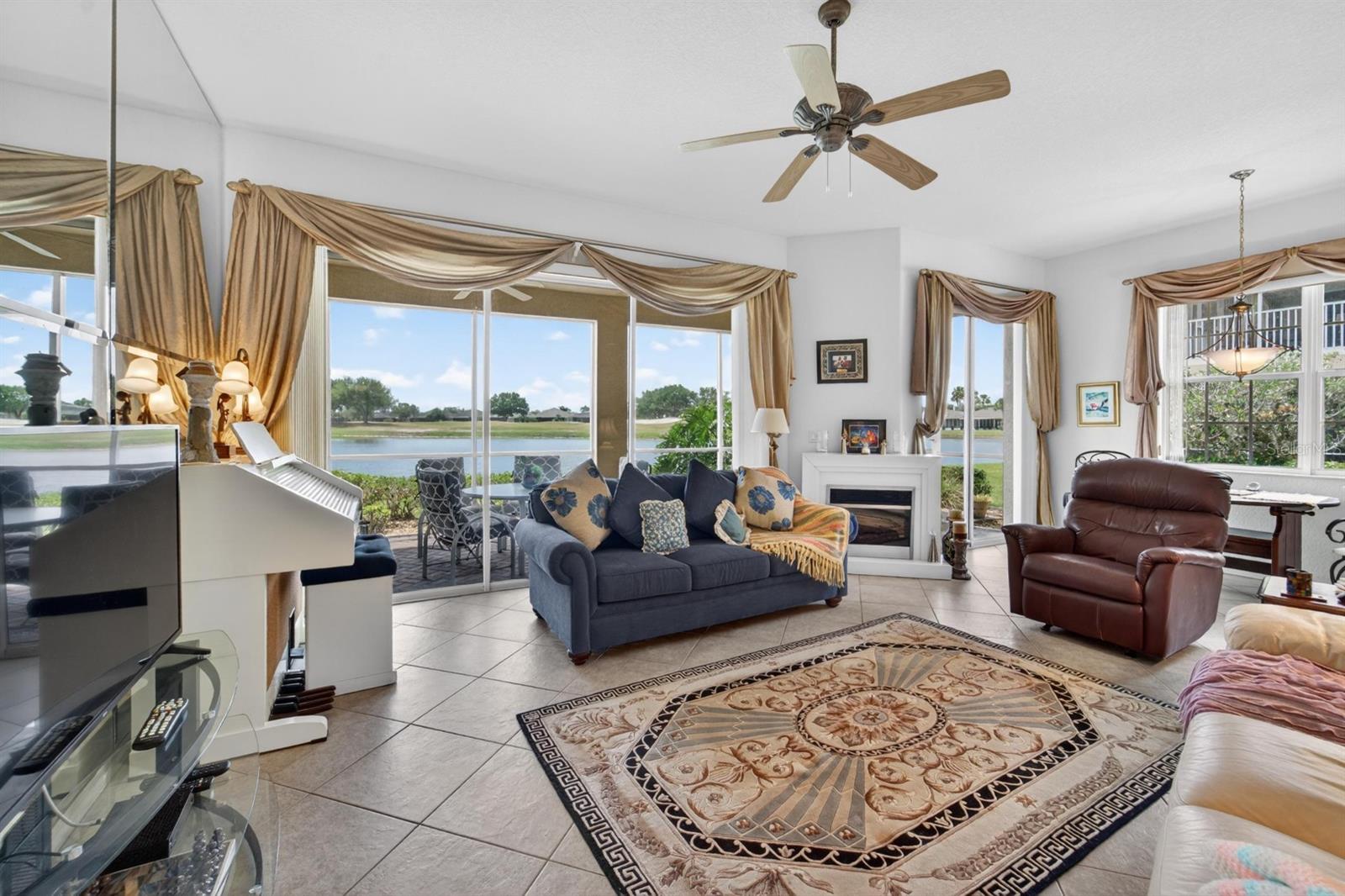 1364 EMERALD DUNES DR, SUN CITY CENTER, FL, 33573