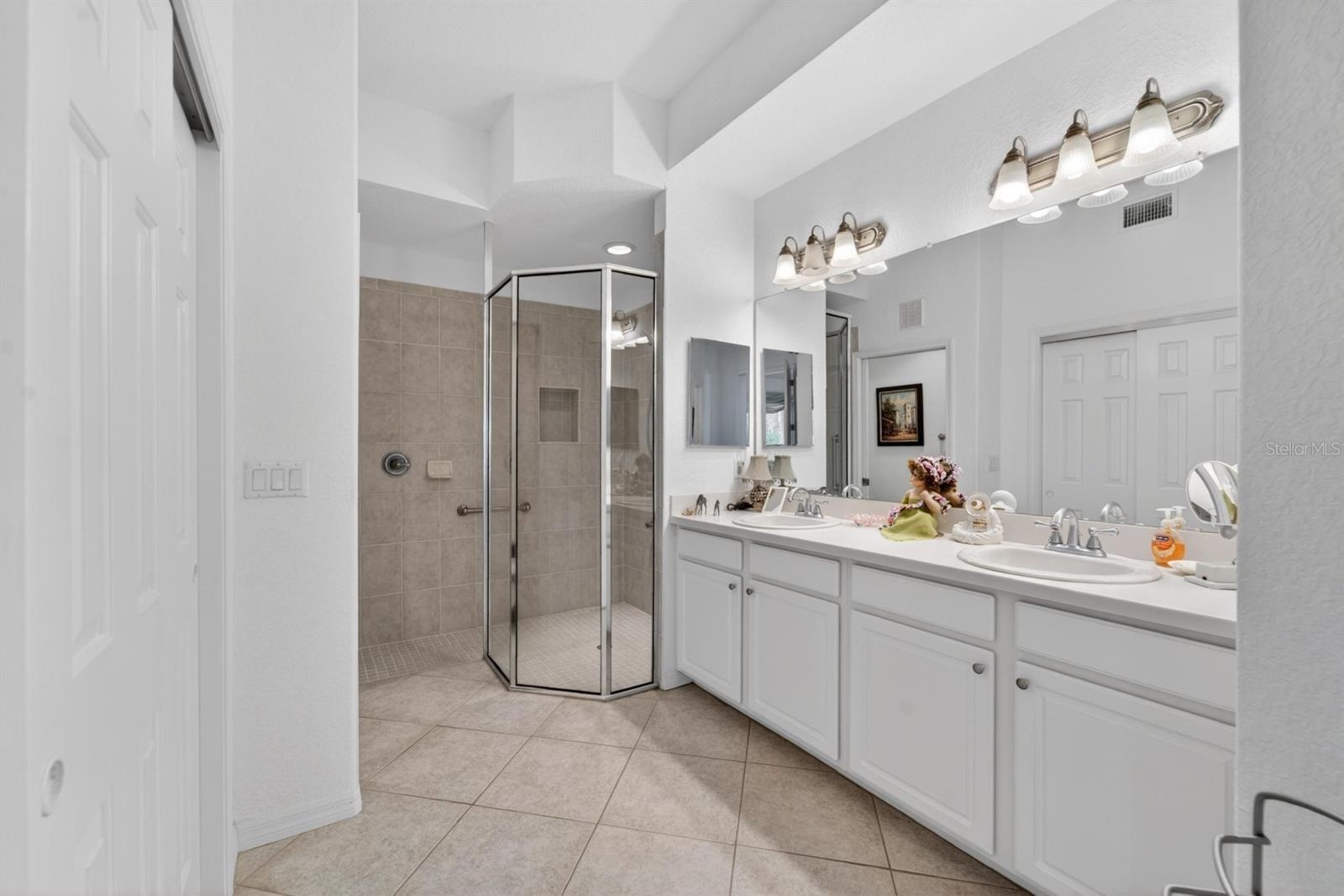 1364 EMERALD DUNES DR, SUN CITY CENTER, FL, 33573