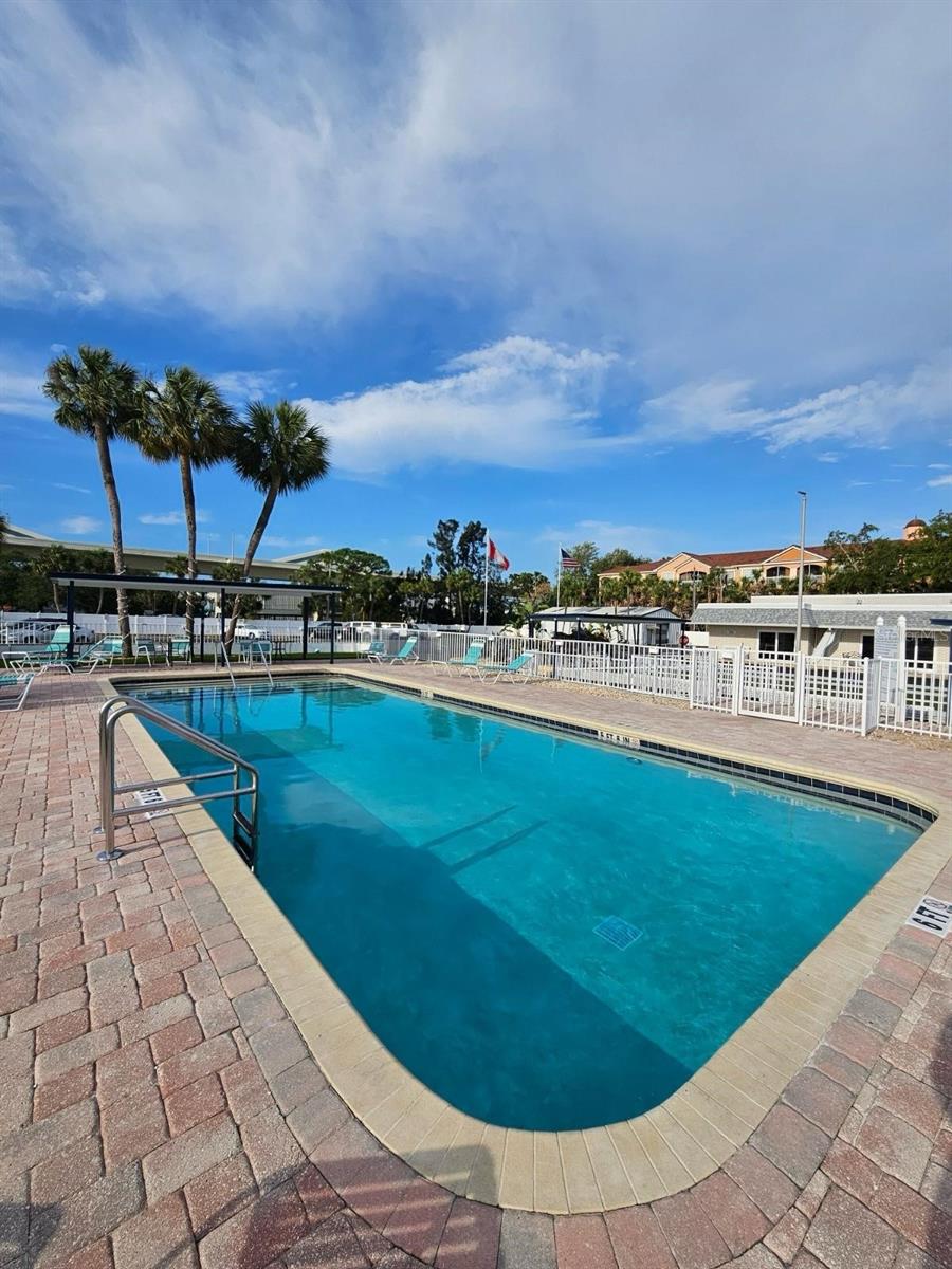 4851 W GANDY BLVD #B3L15, TAMPA, FL, 33611