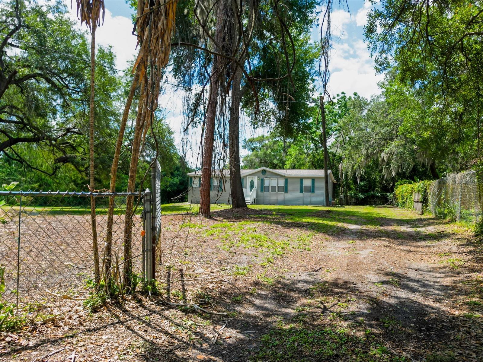 1819 SINCLAIR HILLS RD, LUTZ, FL, 33549
