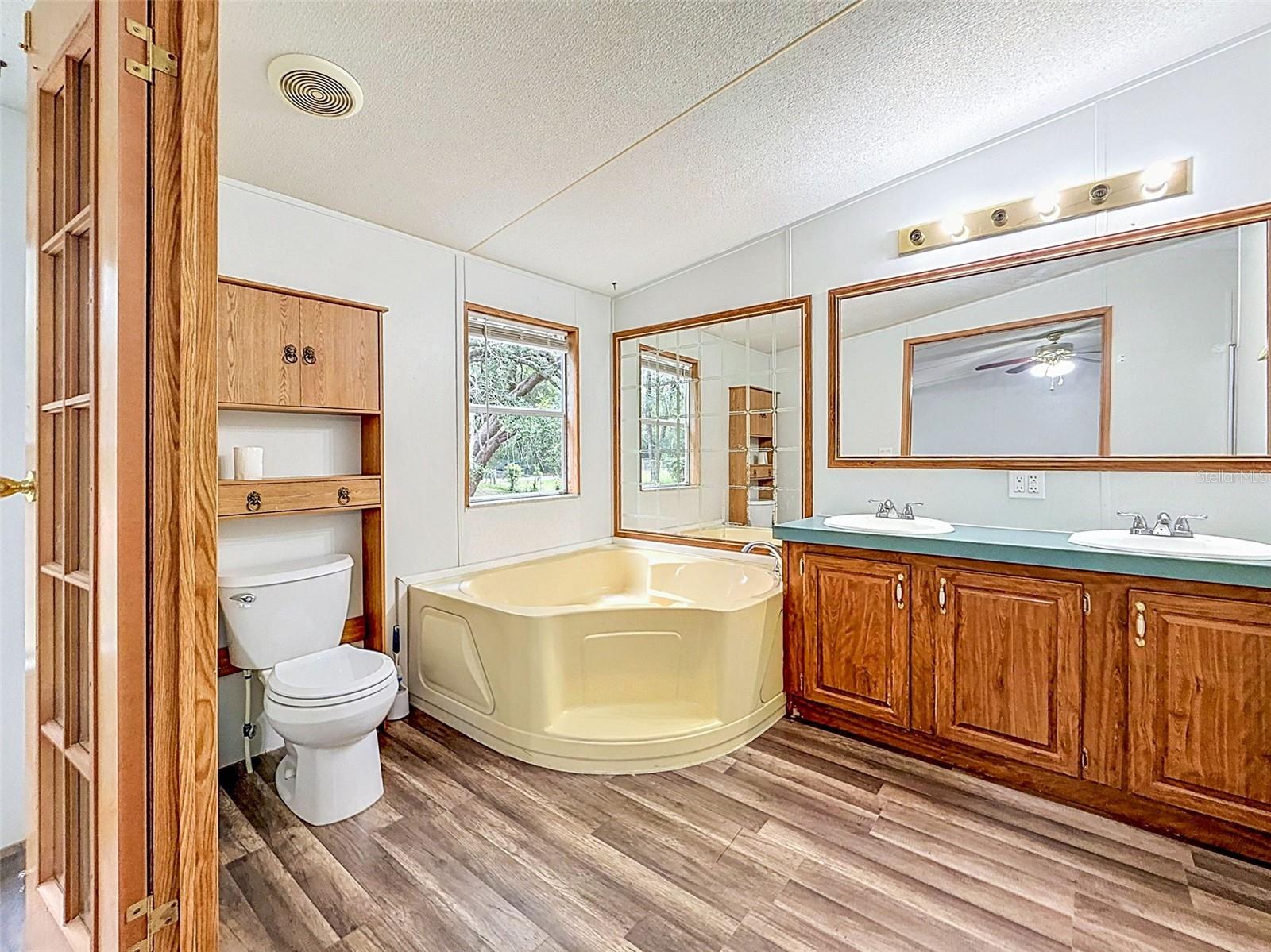 1819 SINCLAIR HILLS RD, LUTZ, FL, 33549