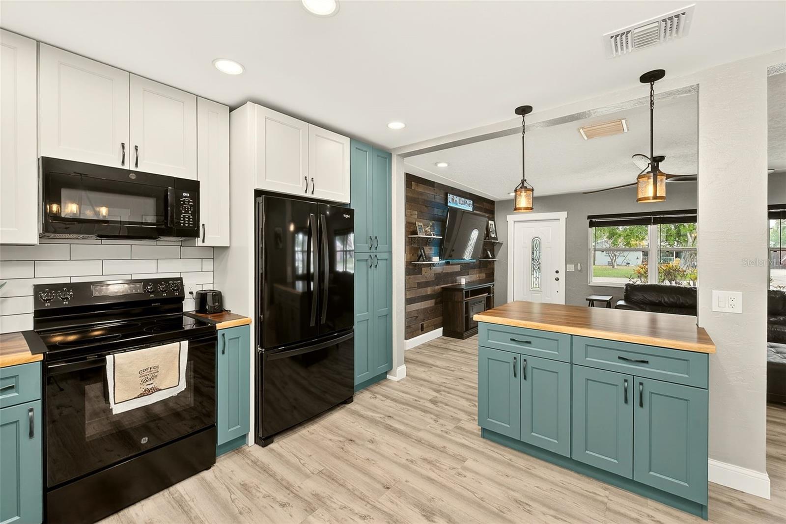 4300 80TH AVE N, PINELLAS PARK, FL, 33781