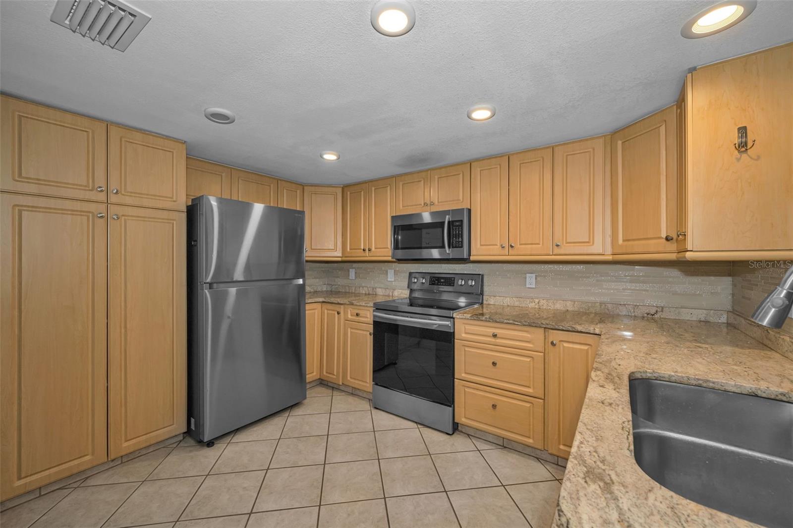 9150 PARK BLVD #6, SEMINOLE, FL, 33777
