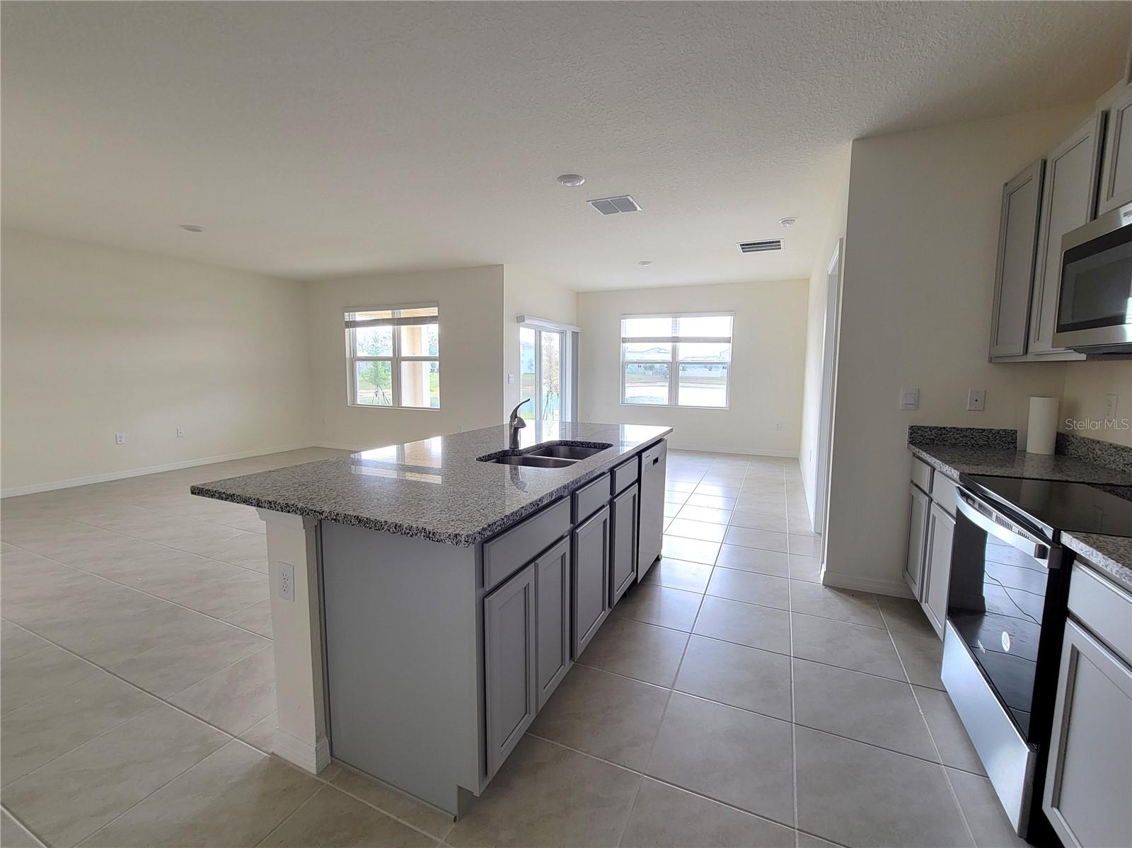 420 NOBLE AVE, DAVENPORT, FL, 33837