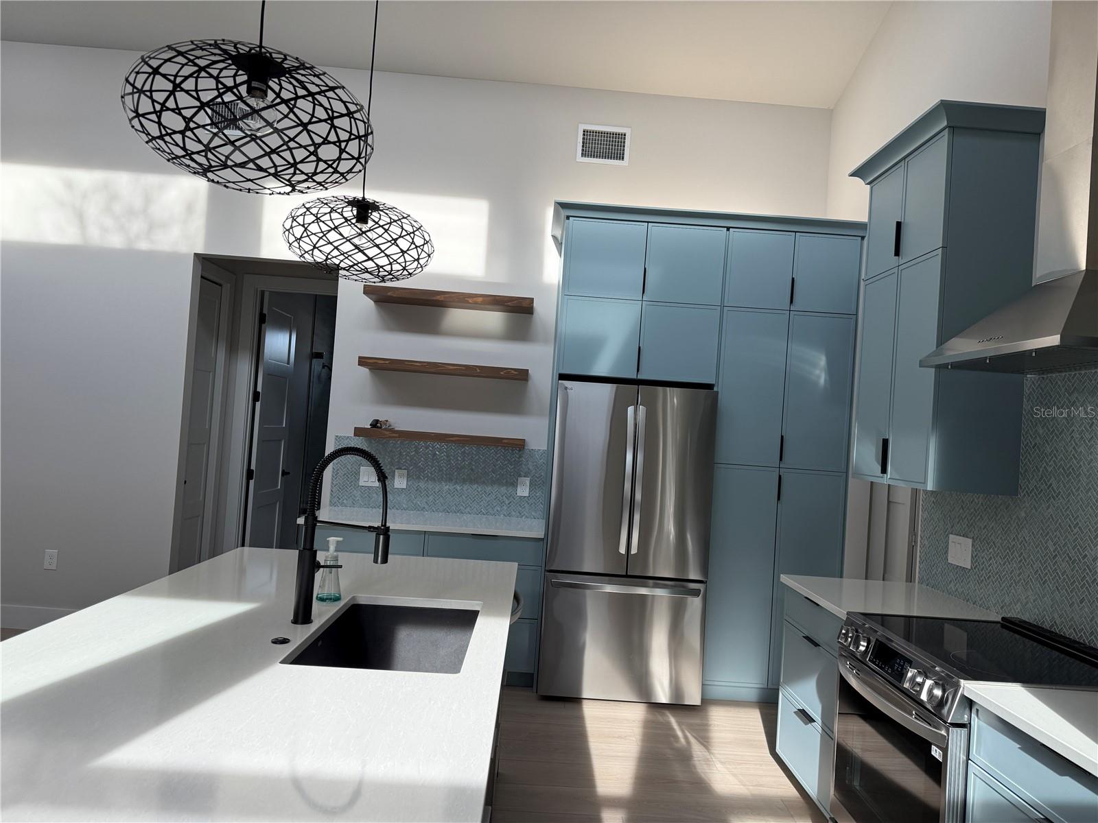 2443 WOOD ST, SARASOTA, FL, 34237