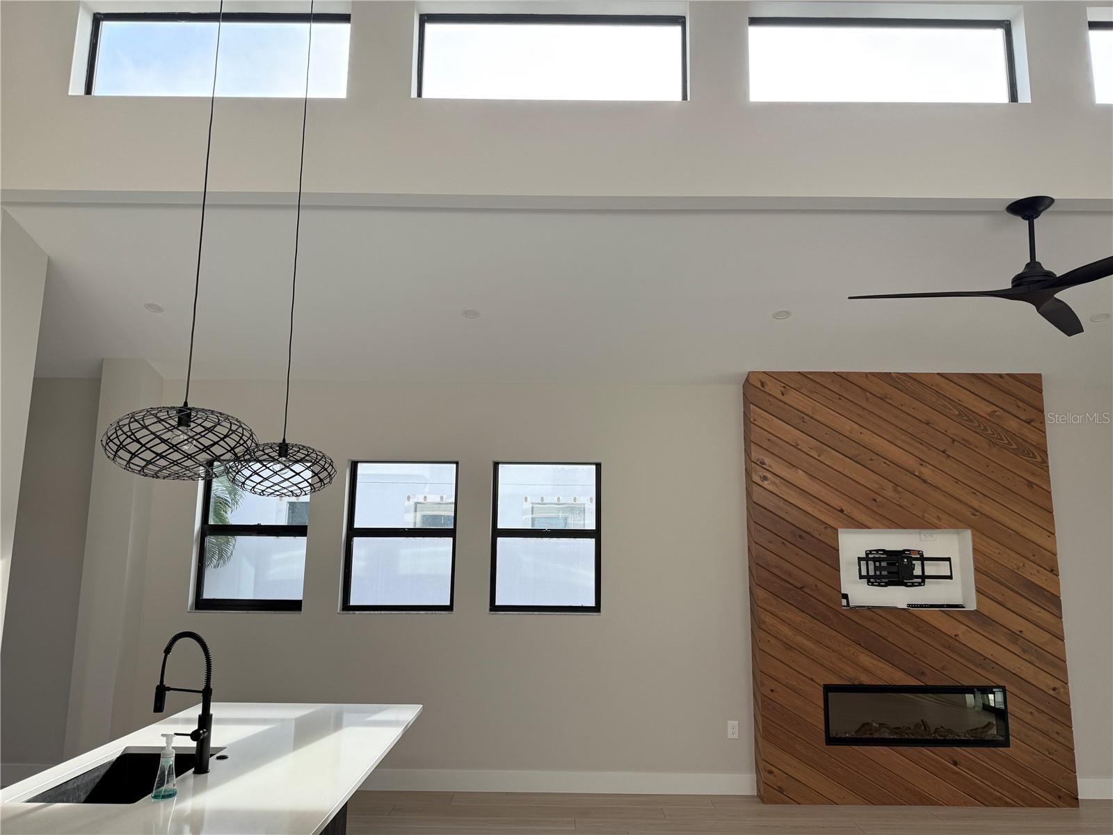 2443 WOOD ST, SARASOTA, FL, 34237