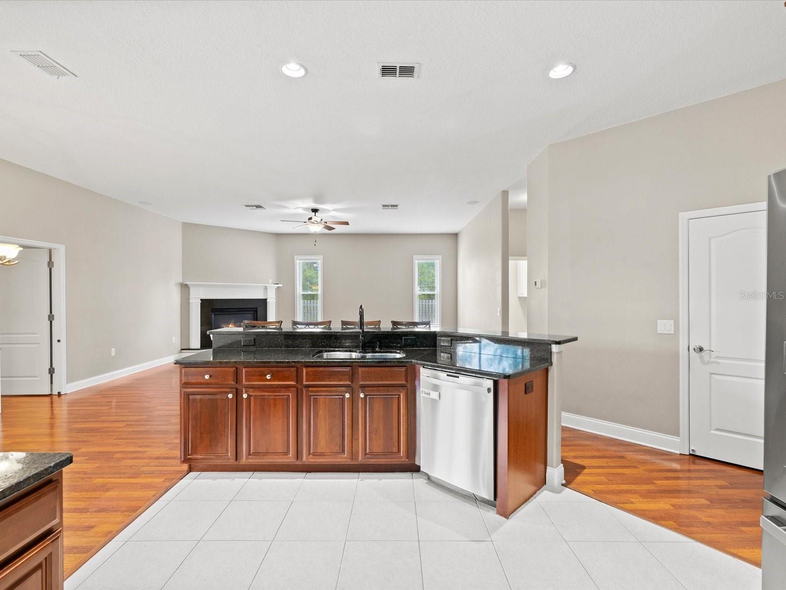 11245 HUMBER RD, WEEKI WACHEE, FL, 34614