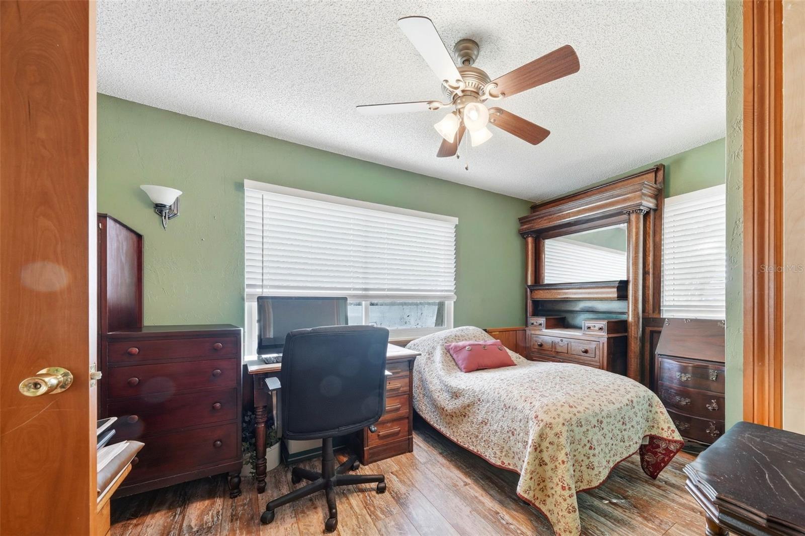 400 LAKESHORE DR, EUSTIS, FL, 32726
