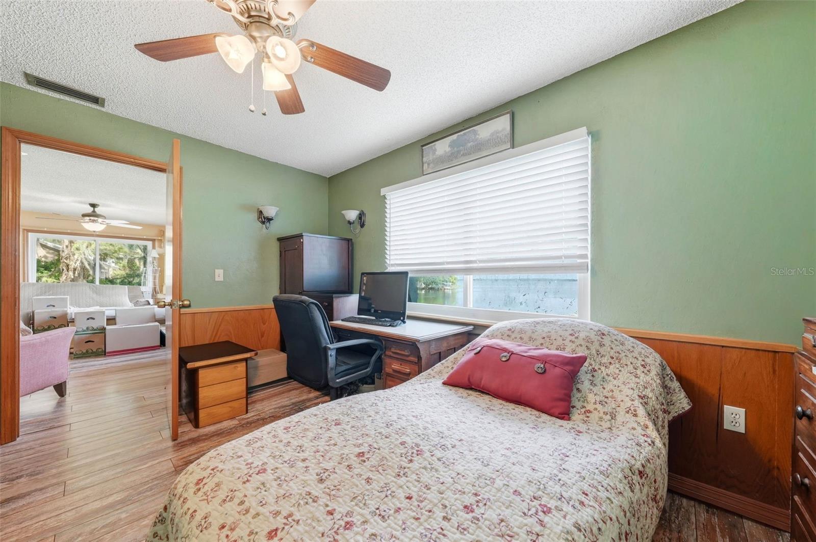 400 LAKESHORE DR, EUSTIS, FL, 32726