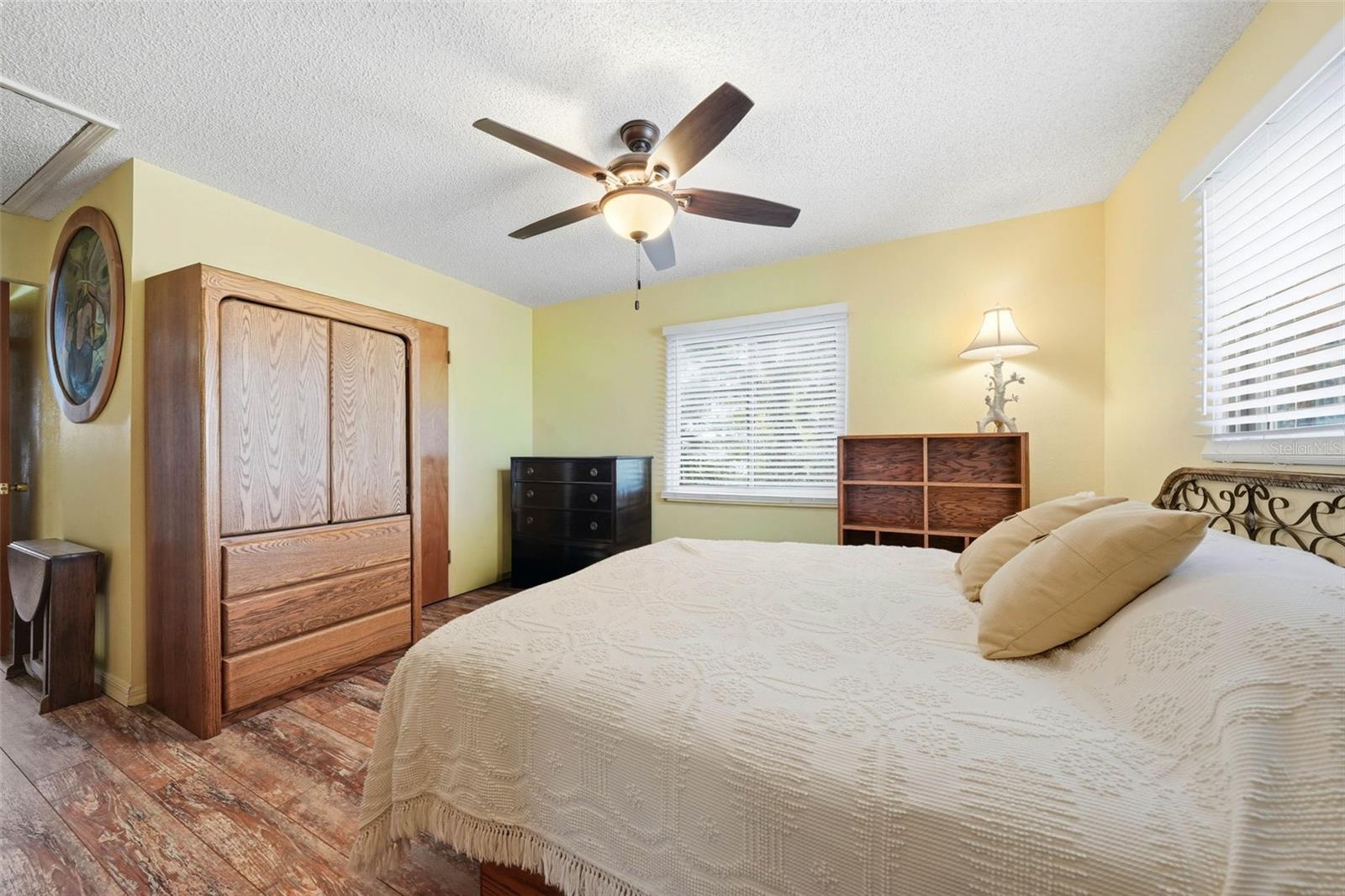 400 LAKESHORE DR, EUSTIS, FL, 32726