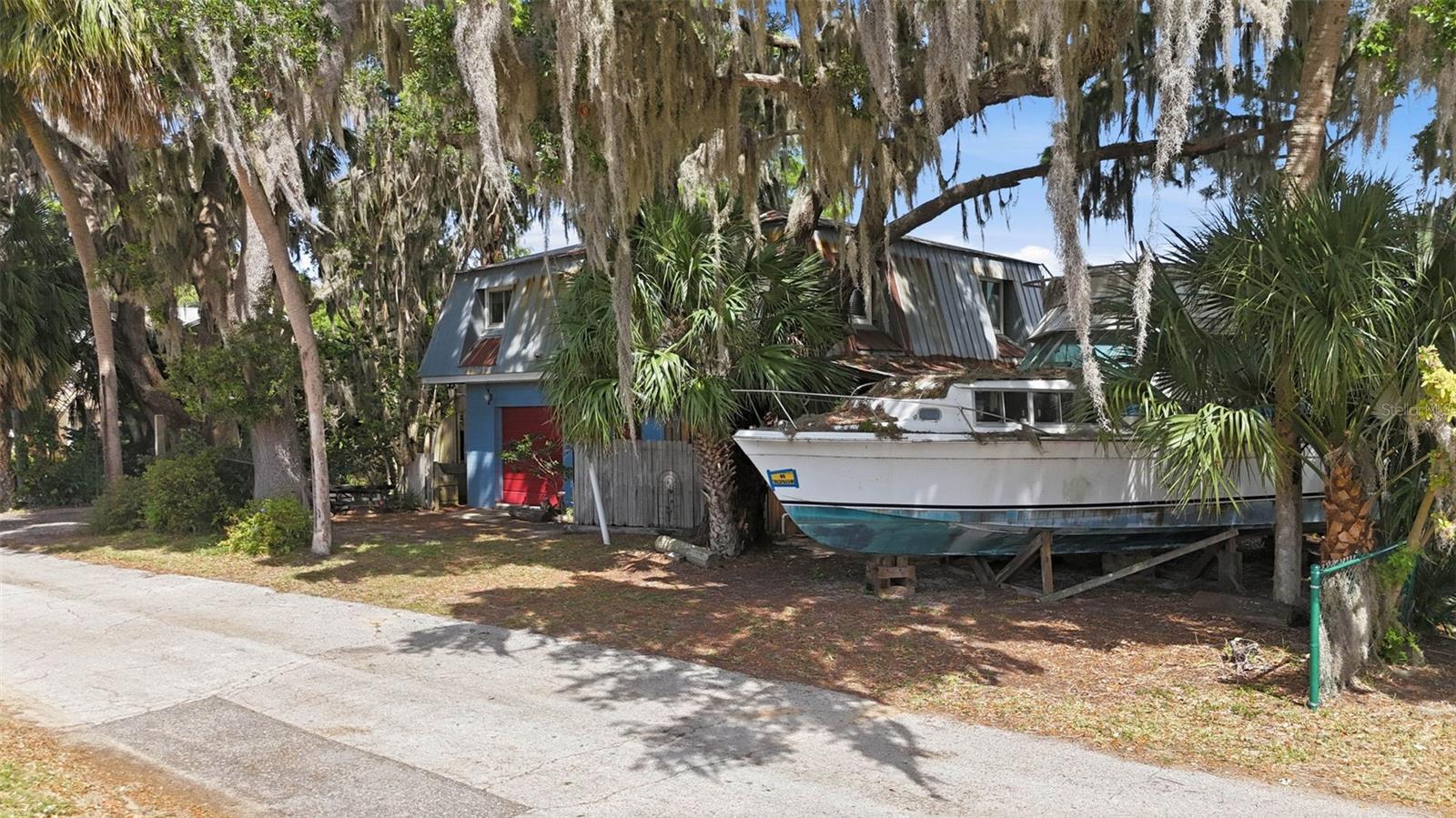 400 LAKESHORE DR, EUSTIS, FL, 32726