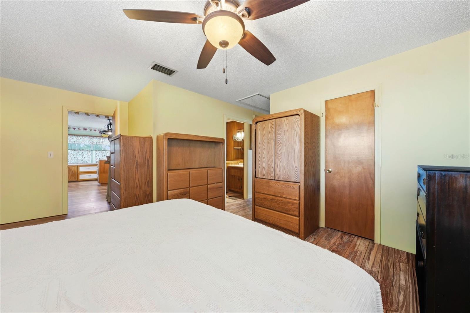 400 LAKESHORE DR, EUSTIS, FL, 32726