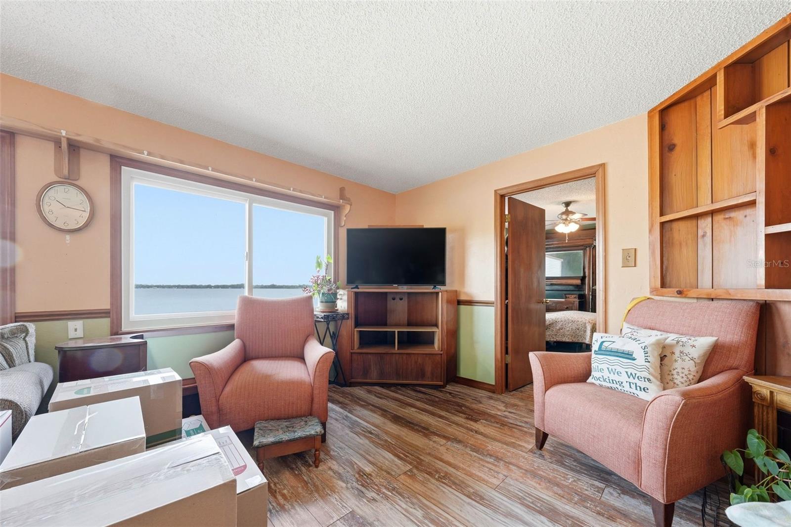 400 LAKESHORE DR, EUSTIS, FL, 32726