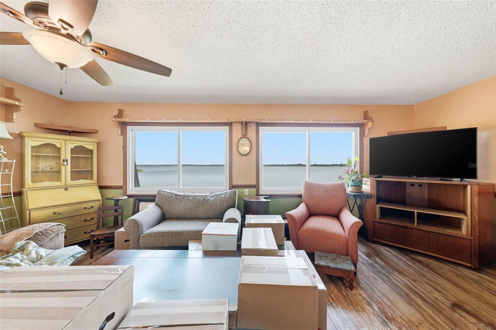 400 LAKESHORE DR, EUSTIS, FL, 32726