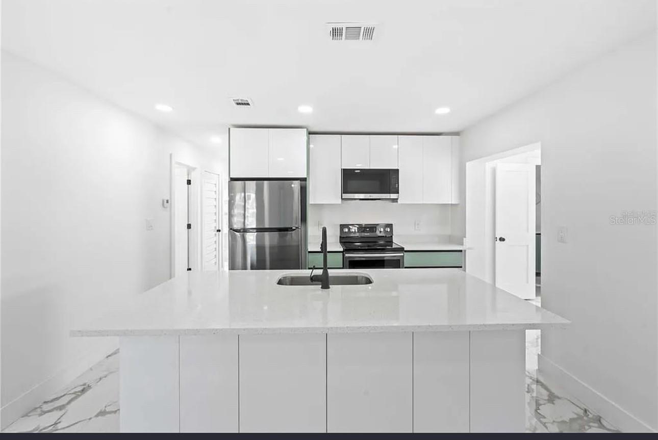 5101 TOWN N COUNTRY BLVD, TAMPA, FL, 33615