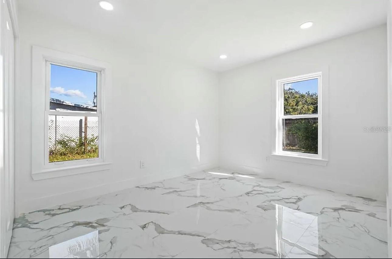 5101 TOWN N COUNTRY BLVD, TAMPA, FL, 33615
