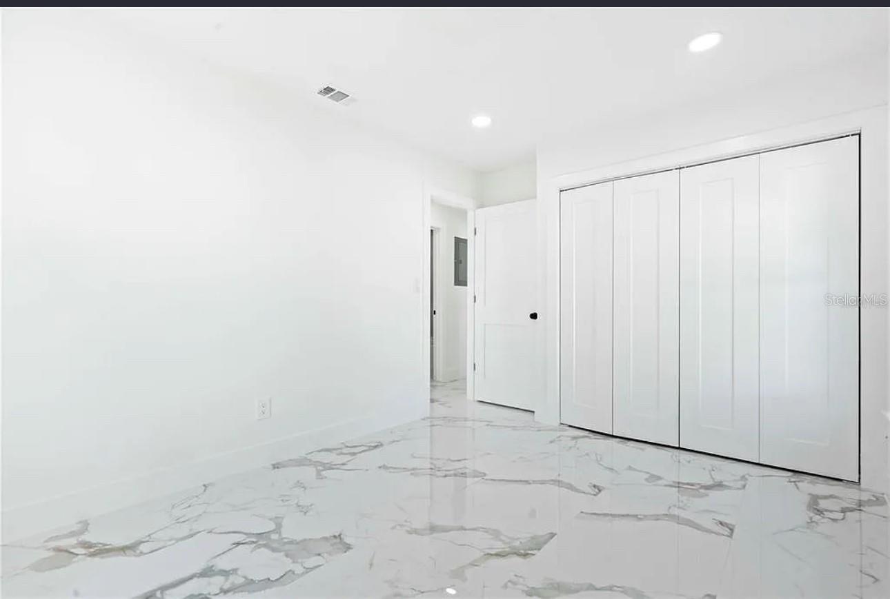 5101 TOWN N COUNTRY BLVD, TAMPA, FL, 33615