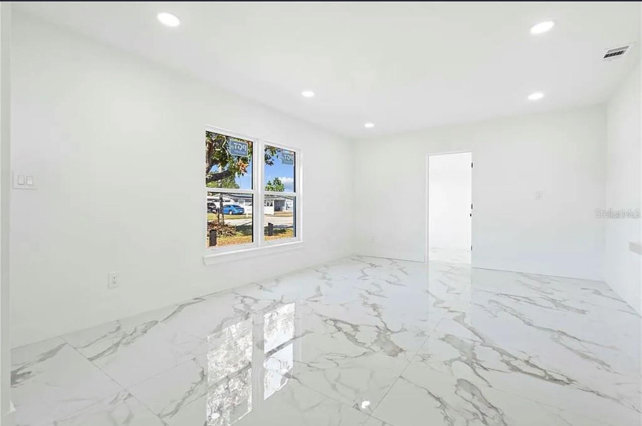 5101 TOWN N COUNTRY BLVD, TAMPA, FL, 33615