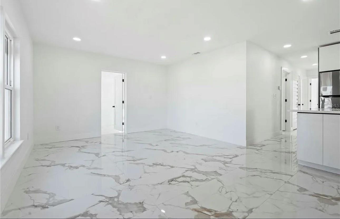 5101 TOWN N COUNTRY BLVD, TAMPA, FL, 33615