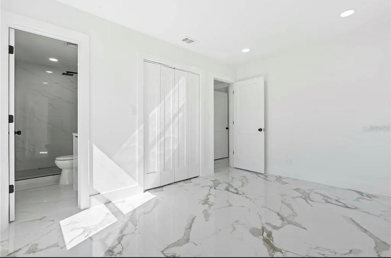5101 TOWN N COUNTRY BLVD, TAMPA, FL, 33615