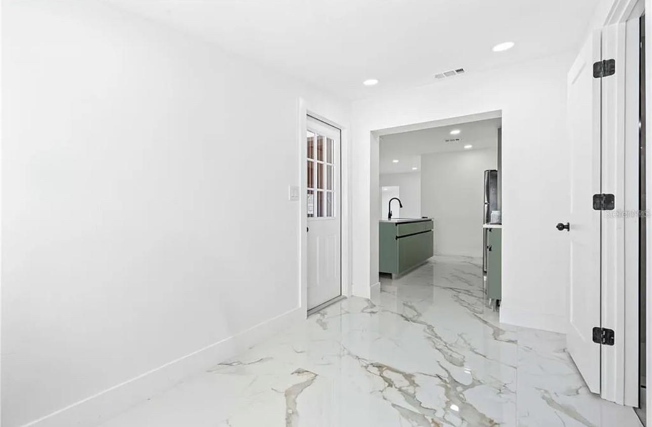 5101 TOWN N COUNTRY BLVD, TAMPA, FL, 33615