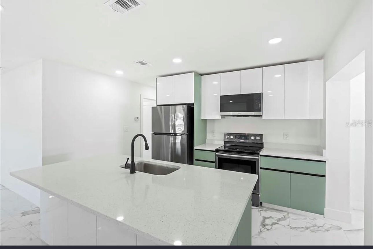 5101 TOWN N COUNTRY BLVD, TAMPA, FL, 33615