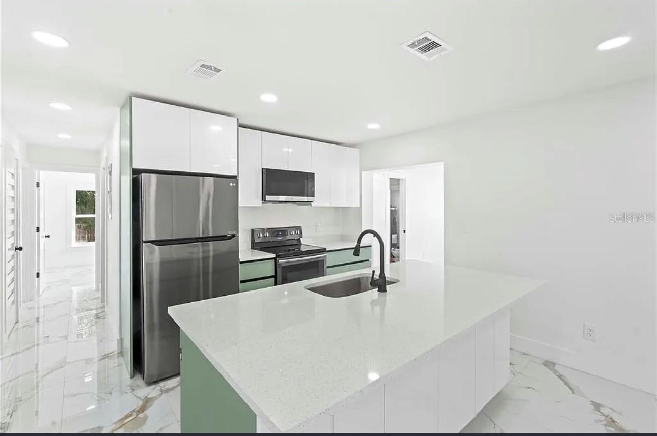 5101 TOWN N COUNTRY BLVD, TAMPA, FL, 33615