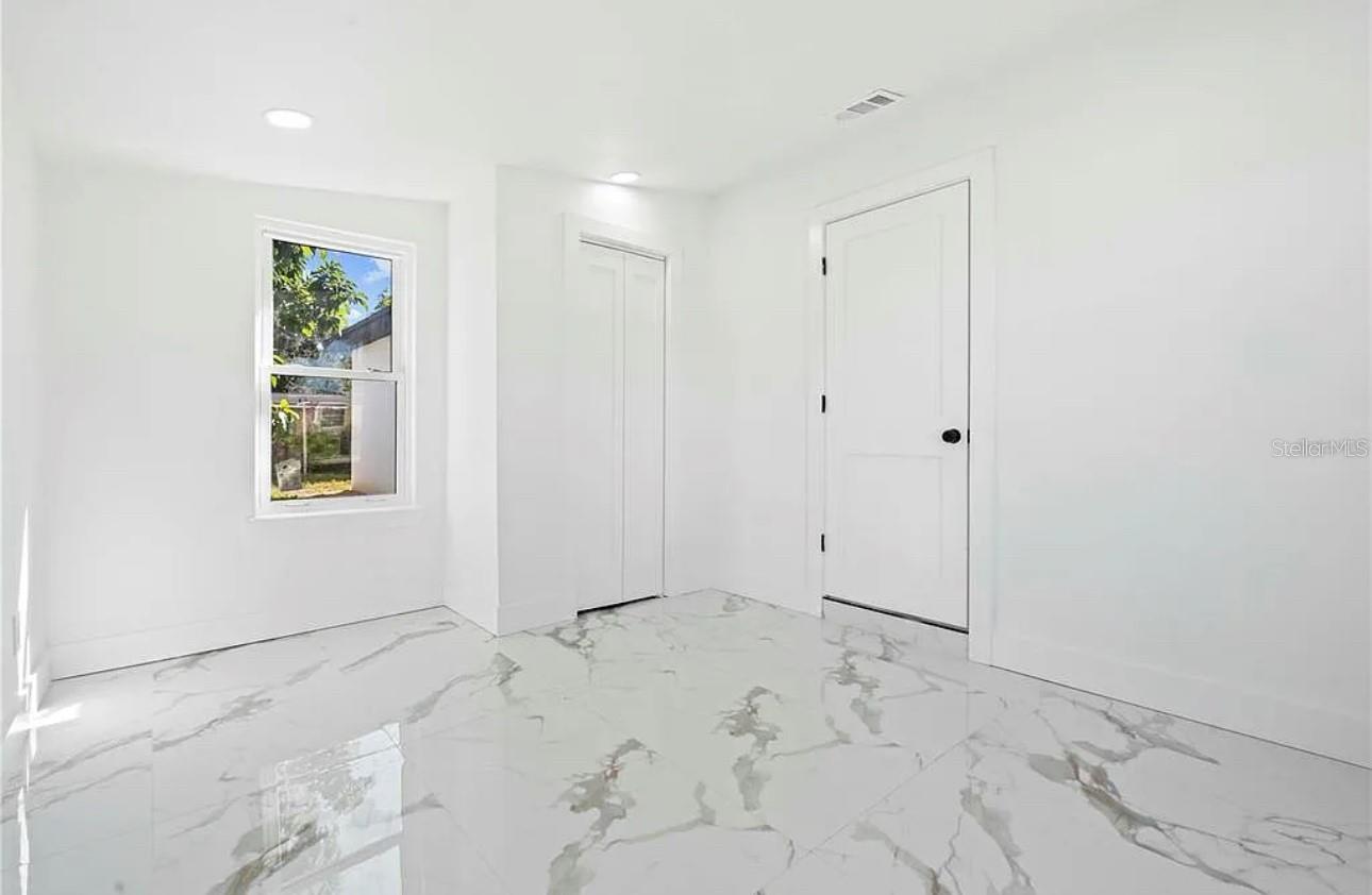5101 TOWN N COUNTRY BLVD, TAMPA, FL, 33615