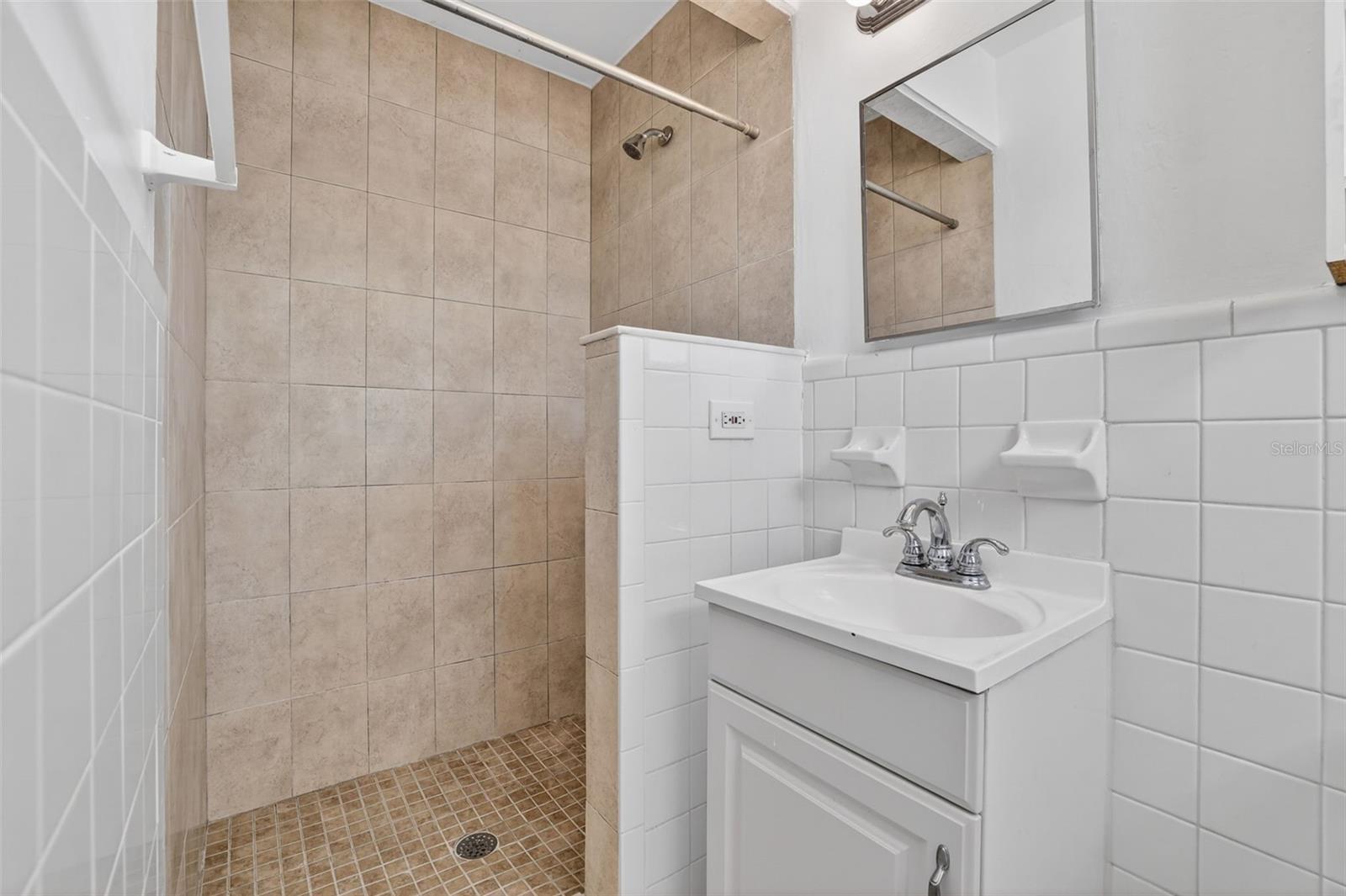 3673 SEAROBIN DR SE, ST PETERSBURG, FL, 33705