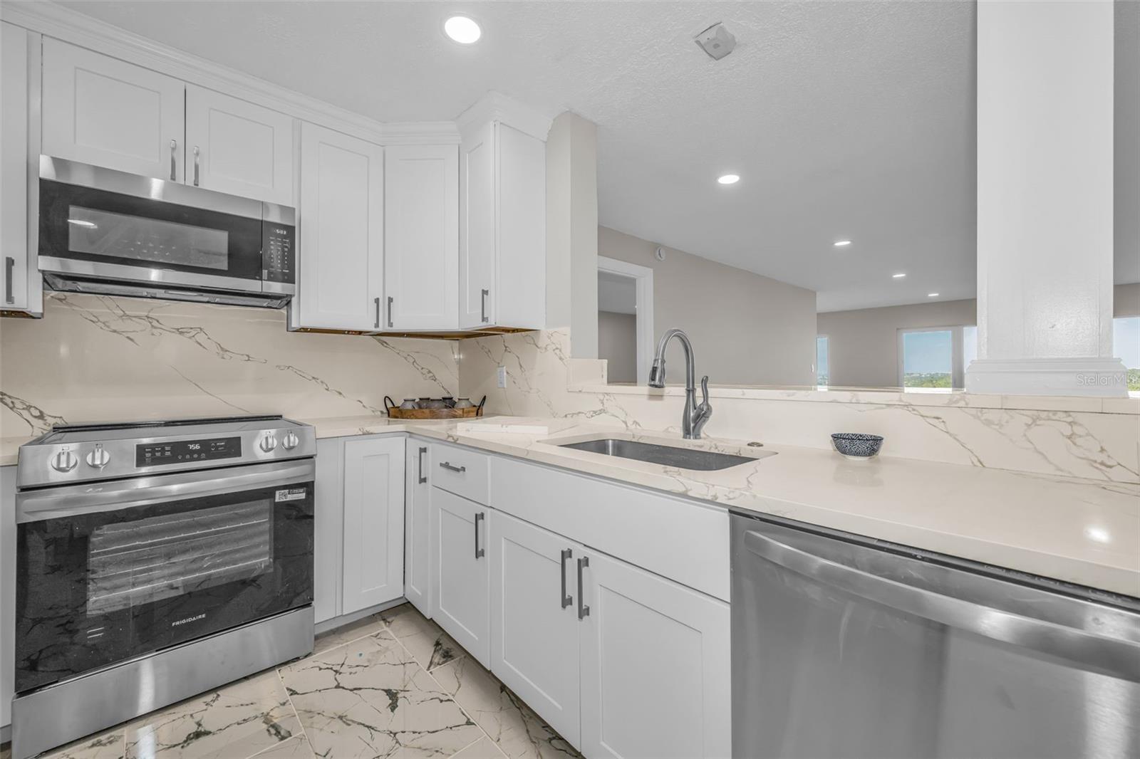 100 BLUFF VIEW DR #604C, BELLEAIR BLUFFS, FL, 33770