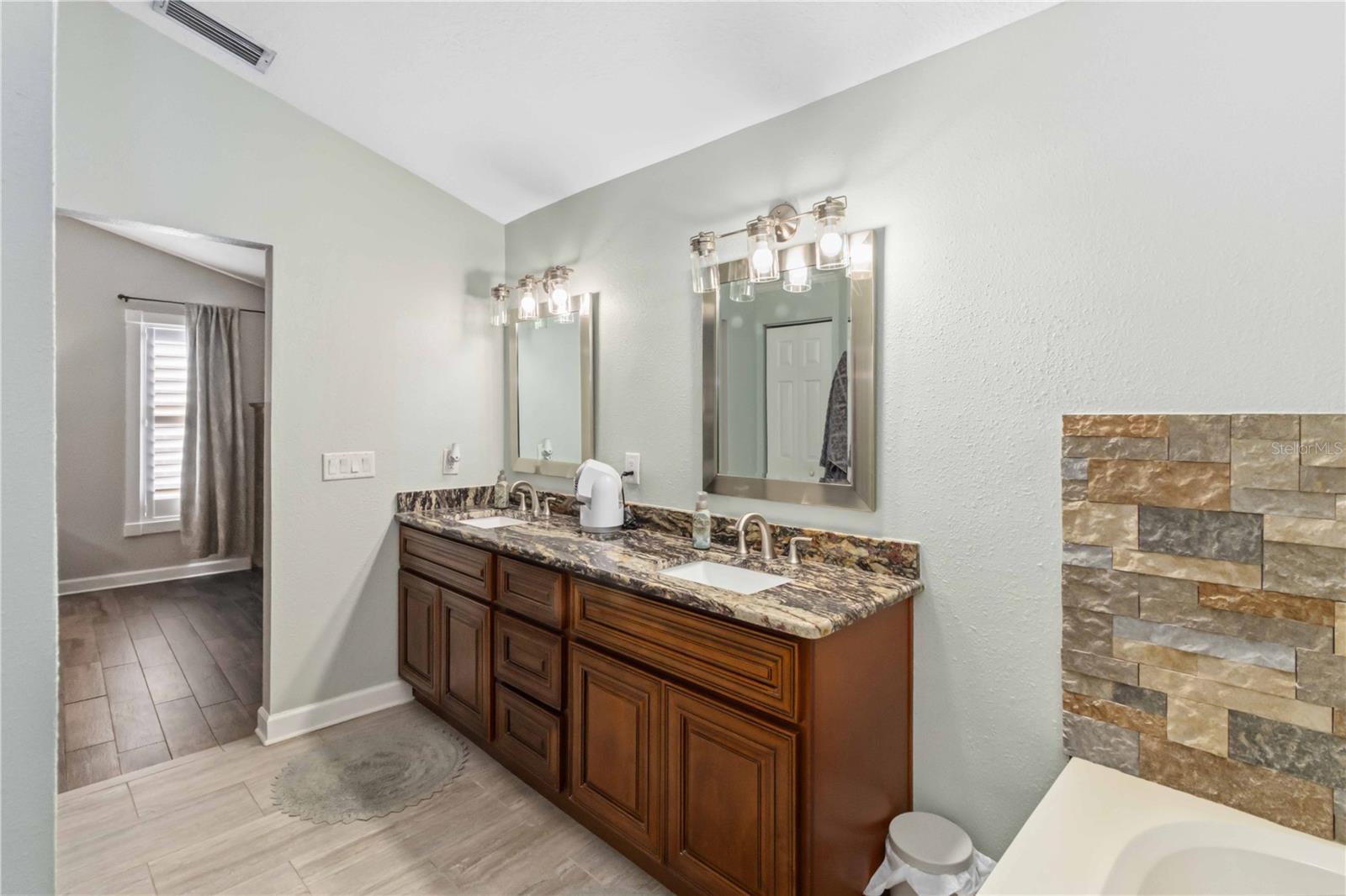 28424 DEEDRA DR, WESLEY CHAPEL, FL, 33544