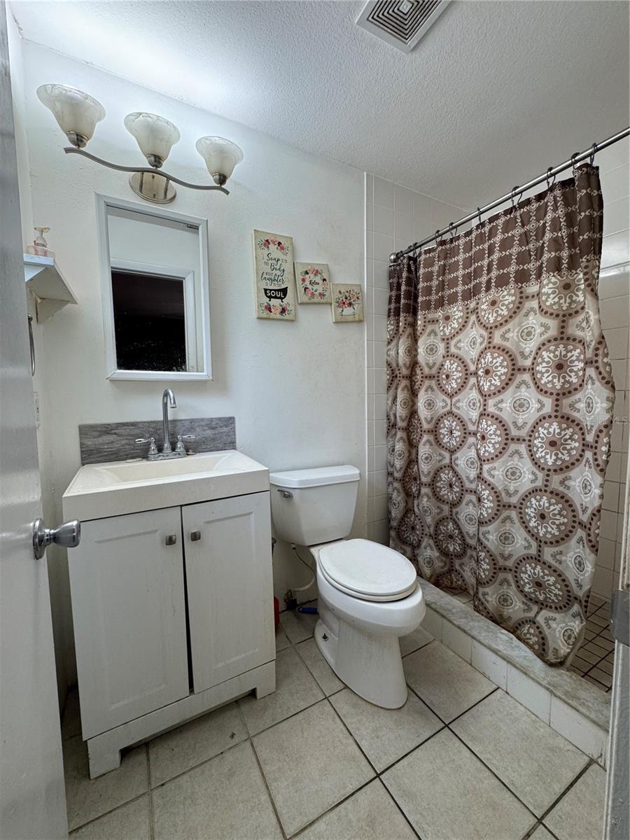 12309 CAMBRIDGE AVE, TAMPA, FL, 33624
