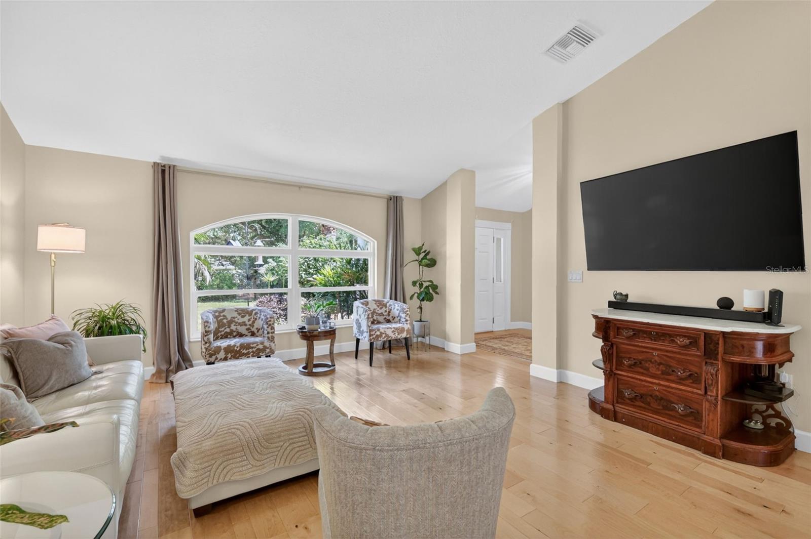 1200 MARSHALL CT, EUSTIS, FL, 32726