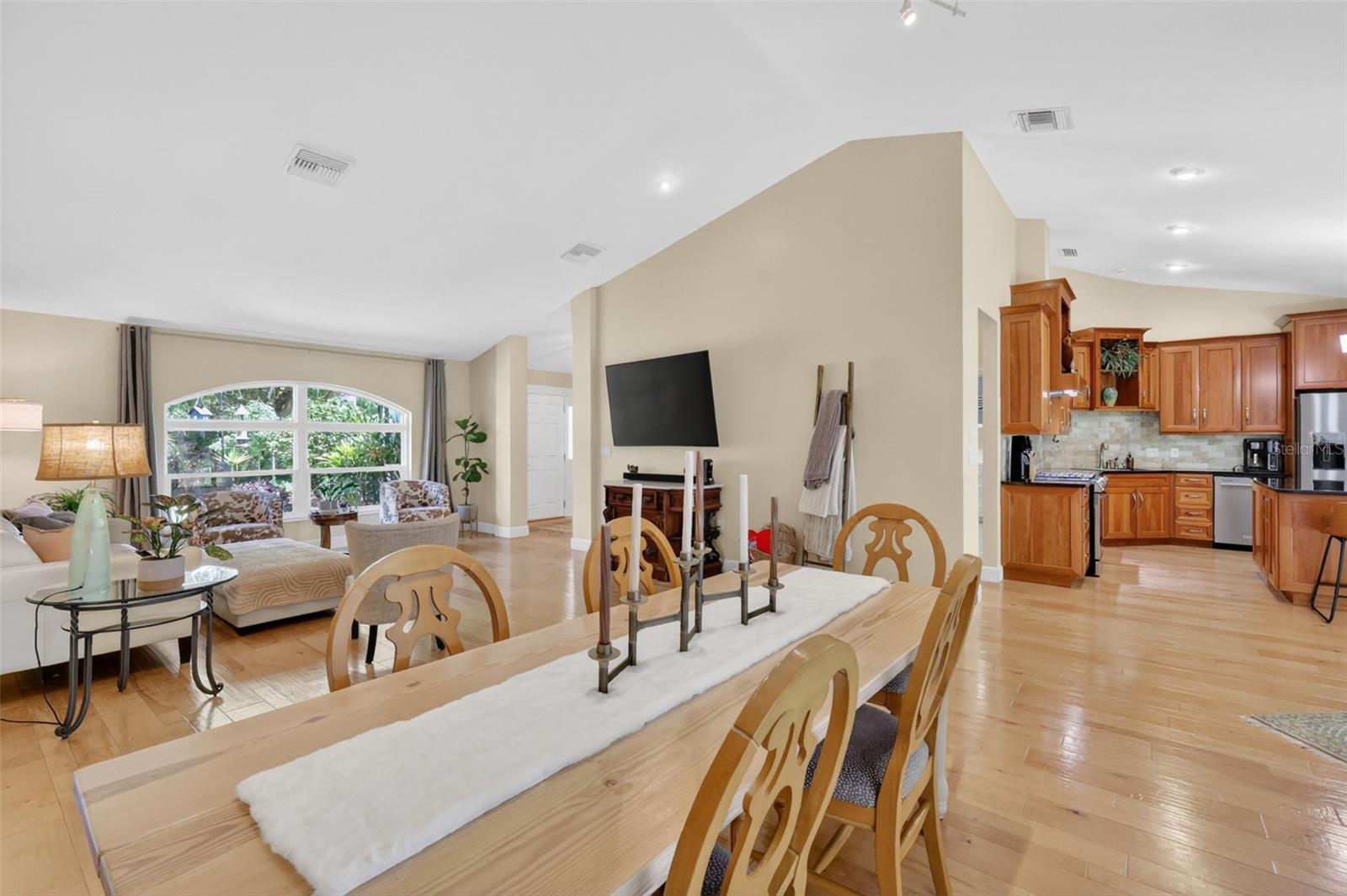 1200 MARSHALL CT, EUSTIS, FL, 32726